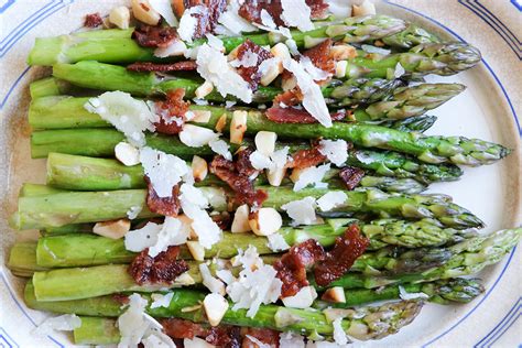 Sparris med bacon och parmesan