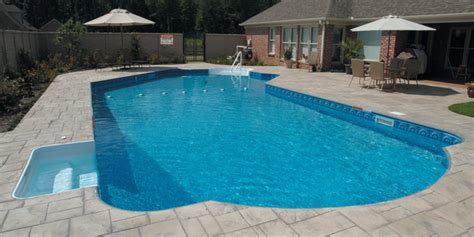 Spartanburg SC Custom Pools & Spas: Aqua Blue Pools