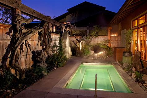 Spas in washington. The North Central Washington village of Leavenworth attracts thousands of tourists each week to its enchanting mountain views and Bavarian storefronts. And, in recent years, … 