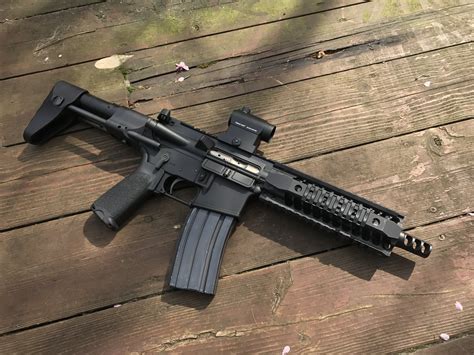 NOTE: There are two basic sizes of M4 Carbine receiver extensions (buffer tubes): Mil-Spec and Commercial-Spec. The MOE SL-K will only fit with the common Mil-Spec tube. A drop-in replacement buttstock for AR15/M4 Mil-Spec carbine buffer tubes, the SL-K is designed for compact PDW style weapons or users desiring a small and light stock.. 