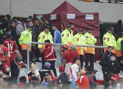 Spectator dies from fall during River Plate match