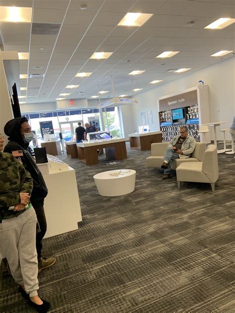 Visit our Spectrum store location at 13161 Mindanao Way, Marina Del Rey, CA to learn more about Spectrum internet, mobile, and calb services. Exchange or return cable equipment, pay bills, or get a demo.