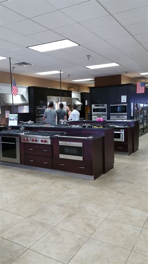 Spencer appliances. At Spencers TV & Appliance in Arrowhead Ranch, we carry everything you need to upgrade your appliances, electronics or mattress. Were located on W. Bell Rd. between Bed Bath & … 