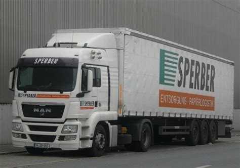 Sperber, Man&egrave;s -