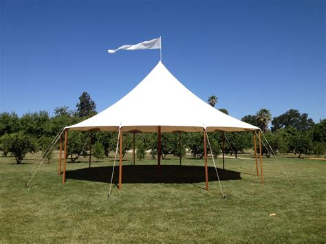 Sperry tents. 46′ x 105′ Tent. Area (sq ft): 4,145. Cocktails (10 sq ft/pp): 400. Dinner (20 sq ft/pp): 160-200. Max Seating (no stage or dancing): 225. The 46 x 105 ft tent is a popular choice for weddings and special occasions. It can accommodate 160-200 guests for dining with plenty of room for dancing or up to 400 guests for cocktails. 