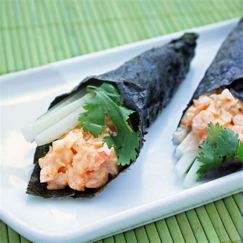 Spicy shrimp hand rolls 🍣 . For the Shrimp: ️1 lb. Shrimp, peeled an …