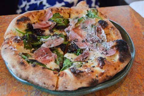 Spin neapolitan pizza. Things To Know About Spin neapolitan pizza. 