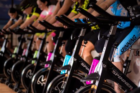 Spinning classes. Apr 26, 2011 · Spinning is a great indoor cardio workout that blasts up to 400 calories a class, tones legs, and sculpts abs. Bonus: Once you're in the seat (or saddle) it's your class, your ride because you ... 