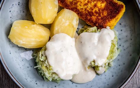 Spitskool met witte saus en kotelet - Met Vijf Aan Tafel