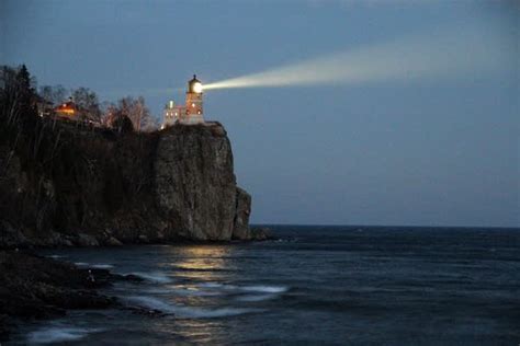 Split Rock Lighthouse to shine tonight in honor of Gordon Lightfoot