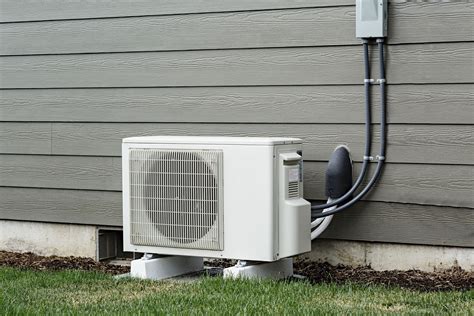 Split system heat pump. Different Types of Heating and Cooling Split Systems Heat pumps. Heat pumps run on electricity and draw heat from outside air—even cold air—and transfer it indoors. The outdoor unit houses a compressor and heat exchanger, and the indoor unit has an air handler and fan that circulate the air inside the home. Air conditioners 