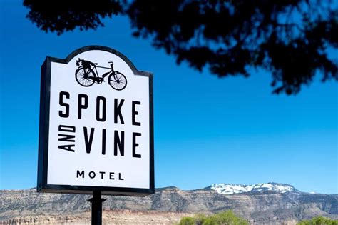 Spoke and vine motel. Situado em Palisade, a 22 km da Universidade Colorado Mesa, o Spoke and Vine Motel oferece acomodações com bar e estacionamento privativo gratuito. 