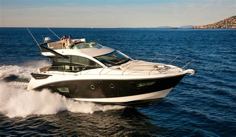 Sportfly - A low profile sportscruiser version of a flybridge model - with a flybridge! Come, let me explain. With thanks to Prestige Yachts : https://www.prestige-yach...