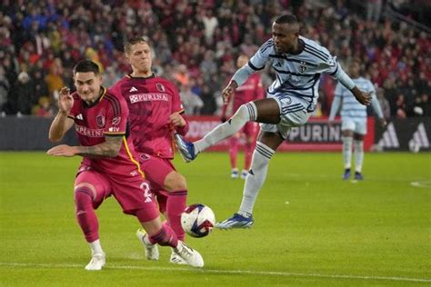 Sporting KC spoils St. Louis playoff opener, CITY loses 4-1
