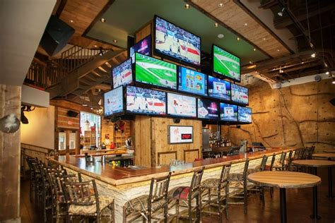 Sports bar las vegas. Located next to the STN Sportsbook, the sportsmen's lounge features indoor dining and a vibrant outdoor patio with wrap-around LED screens that create an ... 