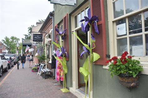 Spring blooms on St. Charles Main Street: Parades, crafts and maypole dancing