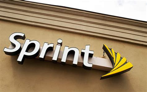 Sprint goes free with global roaming data - CNET