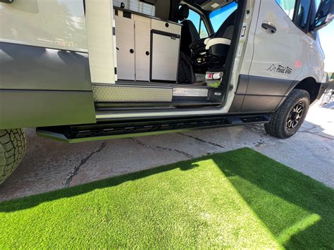 Sprinter side step.  Puedes visitar tu establecimiento m&aacute;s cerca...