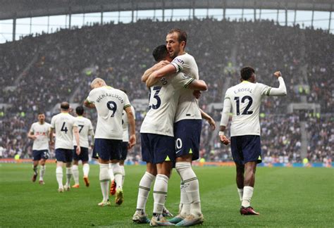 Spurs beats Palace to stay in hunt for European places