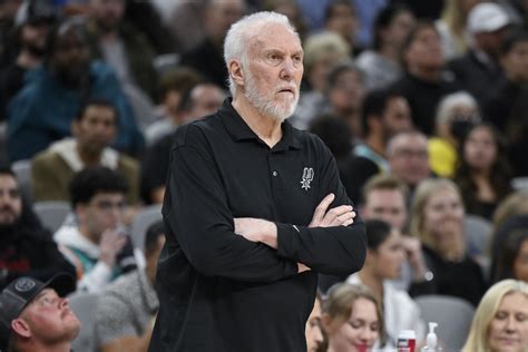 Spurs coach Gregg Popovich chastises home fans for booing Kawhi Leonard and the Clippers