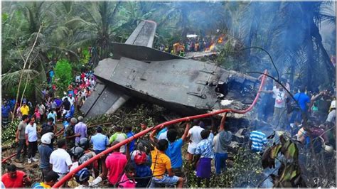 Sri Lankan air force training aircraft crashes, killing pilot and flight engineer