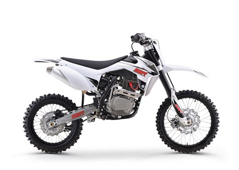 2021 PIRANHA ZR140 Features: Manual 4-Speed Transmission. Kickstart. Extremely Durable, Long Lasting Pit Bike Chassis based on the Honda ZR. +2 Extended Frame. Extended Swingarm. Gas Rear Shocks. Hydraulic Disc Brake. Exhaust with Heat Shield suitable up to 140cc.. 