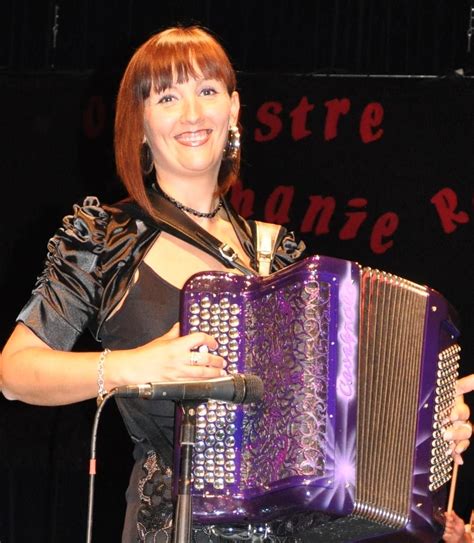 Stéphanie rodriguez. Stéphanie RODRIGUEZ - "Une lyonnaise à Mexico" & "Cielito Lindo". Extrait du DVD "Le Bal à Steph", disponible en DVD dans la boutique melodirama : … 