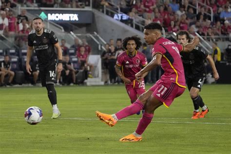 St Louis City uses two PK goals to beat Dynamo 3-0