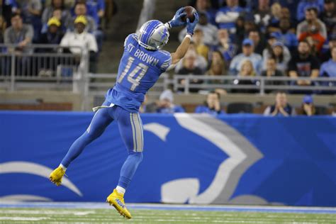 St brown lions. St. Brown is listed as doubtful after suffering an abdominal injury during last week's win at Green Bay. The third-year wide receiver has two touchdowns and leads the Lions in receptions (26) and ... 