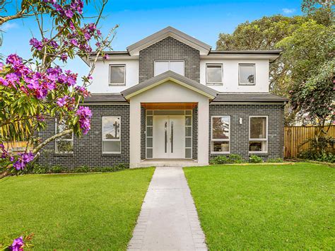  4 Shannon Street, St Ives NSW 2075 a 5 bedroom, 4 bathroom house was sold on 2024-02-01T18:11:54.317. View listing details #2019025514 on Domain 