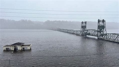 St. Croix River cities brace for crest, expected Friday