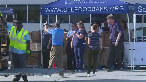 St. Louis Area Food Bank hosting drive-thru food fair in St. Charles today