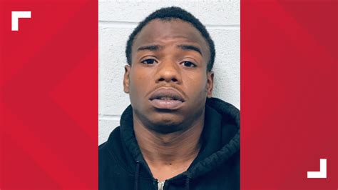 St. Louis man charged with shooting girlfriend