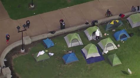 St. Louis officials grapple with homeless encampment outside City Hall