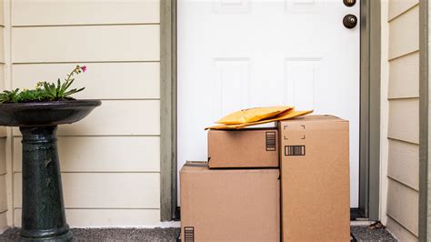 St. Louis police warn residents about porch pirates this holiday season