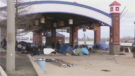 St. Louis removes riverfront homeless camp  