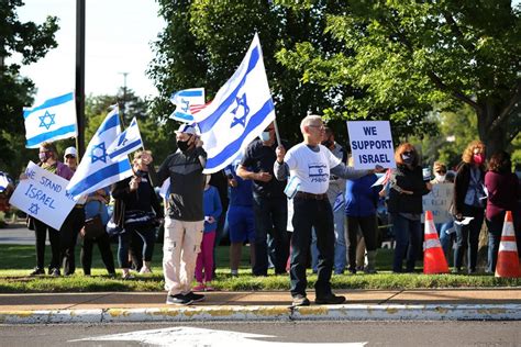 St. Louisans show support for Israel; call for peace