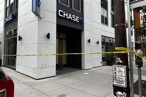 Stabbing outside Chase Bank in Berkeley sends man to hospital