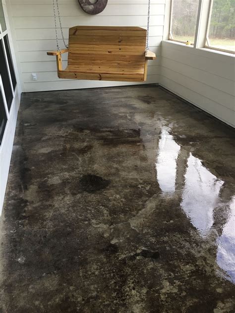 Stain cement. Pour some Xylene (also referred to as Xylol or Touline) over the concrete surface and allow it to sit for around 30 seconds. Next, take a hard … 