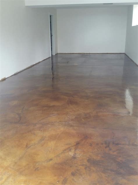 Stained concrete floor. What does a stained concrete floor cost? Here's a simple stained concrete floor estimate. Water based concrete floor stain cost: $5.00 dollars per sq. ft. 1. Protect walls, doors, etc. with tape & poly 2. Wash and clean the concrete 3. Apply one color of water-based concrete stain 4. Apply 2nd coat of same color if desired to darken 5. 