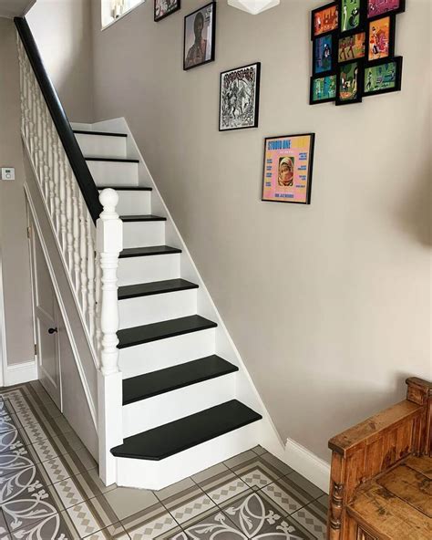 Stair paint. Oct 6, 2017 · 10/11. In a New Orleans home, the garden room's wall treatment was inspired by designer Elsie de Wolfe's early-1900s trellised spaces. The staircase, softened with a leopard-print runner, is ... 