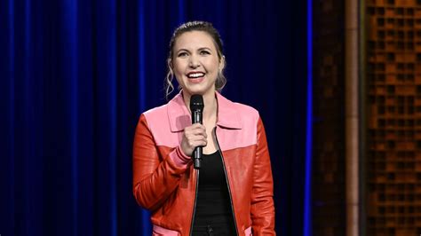 Stand-up comedian Taylor Tomlinson will host new CBS late-night show after ‘Colbert’