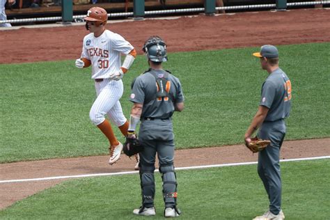 Stanford Cardinal eliminated from college baseball World Series by Tennessee Volunteers
