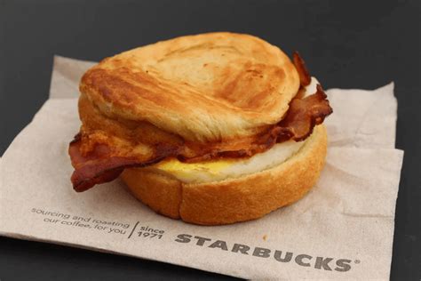 Starbuck sandwiches. New Chicken, Maple Butter & Egg Sandwich. Breaded white-meat chicken, eggs and a maple butter spread on a toasted oat-biscuit roll. Explore new and favorite Starbucks coffee, drink and food products. Order online and pick up at your local Starbucks store today. 