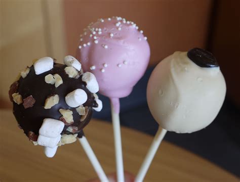 Starbucks cake pops. How To Store Starbucks Cake Pops. Cover the cake pops with either aluminum wraps or plastic film to avoid moisture and dust contact. These cake pops must be stored in the refrigerator and consumed in 3-4 days. More Easy Recipes. Enjoy making these delicious desserts for your loved ones. 30 Seconds Chocolate Cake . Choco Lava … 