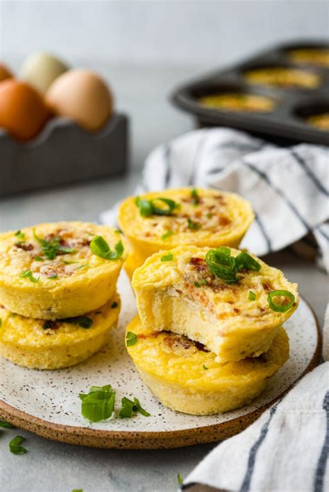 Starbucks egg bites. Pour 1 cup of water into the Instant Pot or electric pressure cooker. Carefully transfer the egg mold to the wire steam rack, then place an 8-inch parchment round or piece of aluminum … 