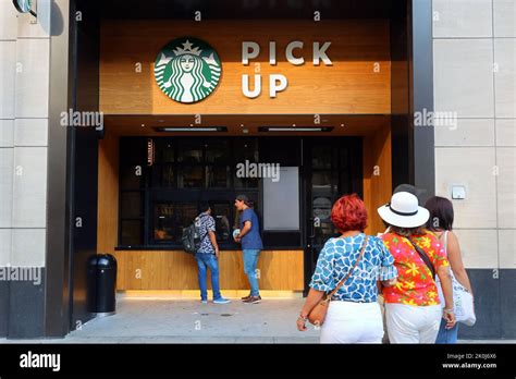 Starbucks pick up. Jul 30, 2020 · Starbucks accelerates new pick-up hybrid stores, plans more changes for fall. The coffee chain is adapting to "customers' growing need for convenience." By Kelly McCarthy. July 30, 2020, 9:15 PM. 