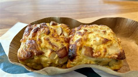 Starbucks potato chive bake. The new Potato, Cheddar & Chive Bakes are available on the winter menu while supplies last. They are made of cage-free eggs, diced potatoes, cheddar cheese, spinach and chives. 