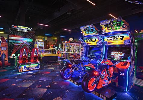 Stars and Strikes Family Entertainment Centers offer af