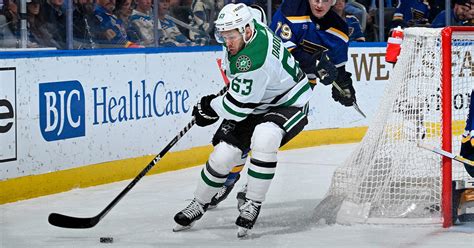 Stars take Central Division lead with 5-2 victory over Blues